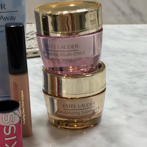 Estée Lauder skincare, lip and face roller set - Picture 2 of 5